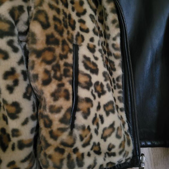 REVERSABLE KENNETH COLE NEW YORK LEATHER/LEOPARD JACKET - Picture 7 of 11